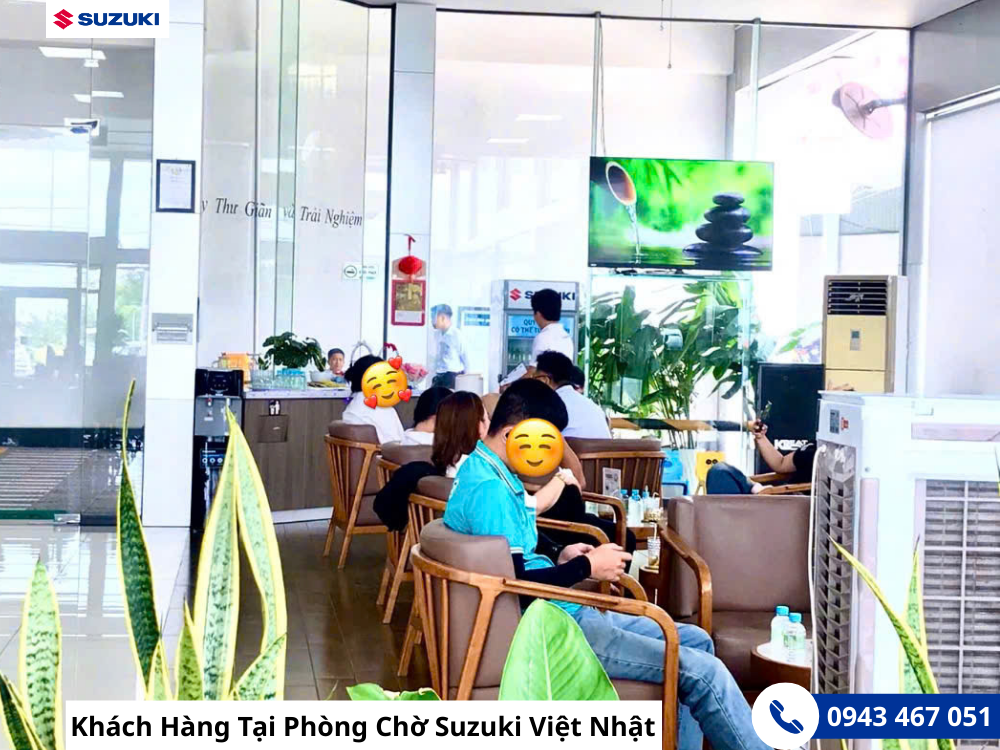 Hình ảnh khách hàng đang ở phòng chờ tại Suzuki Việt Nhật
