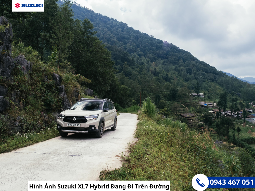 Hình Ảnh Suzuki XL7 Hybrid Đang Đi Trên Đường